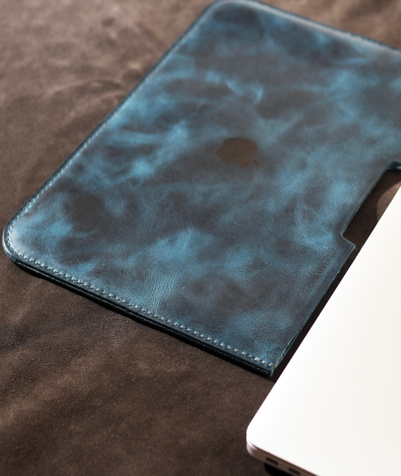 Adonis MacBook Air 13 İnç Kılıf